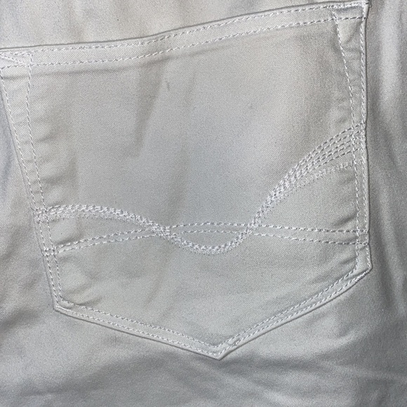 Roz & Ali Plus Size Jean Capris - Picture 5 of 9